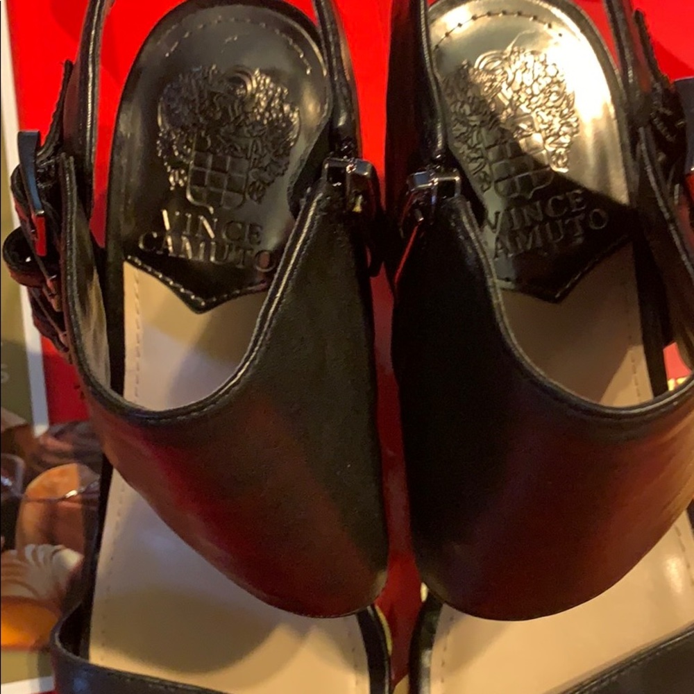 One pair of black leather sandles